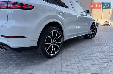 Внедорожник / Кроссовер Porsche Cayenne 2020 в 