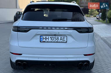 Внедорожник / Кроссовер Porsche Cayenne 2020 в 