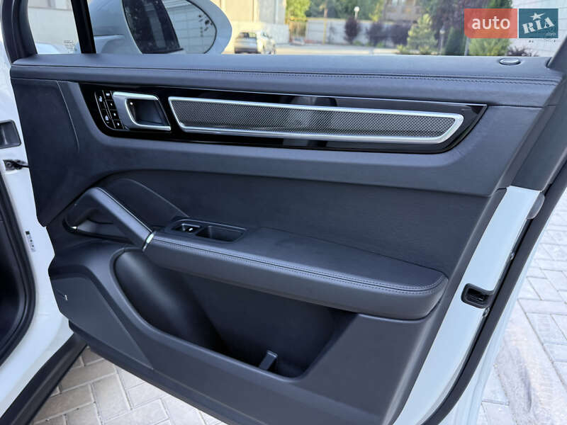 Внедорожник / Кроссовер Porsche Cayenne 2019 в Одессе