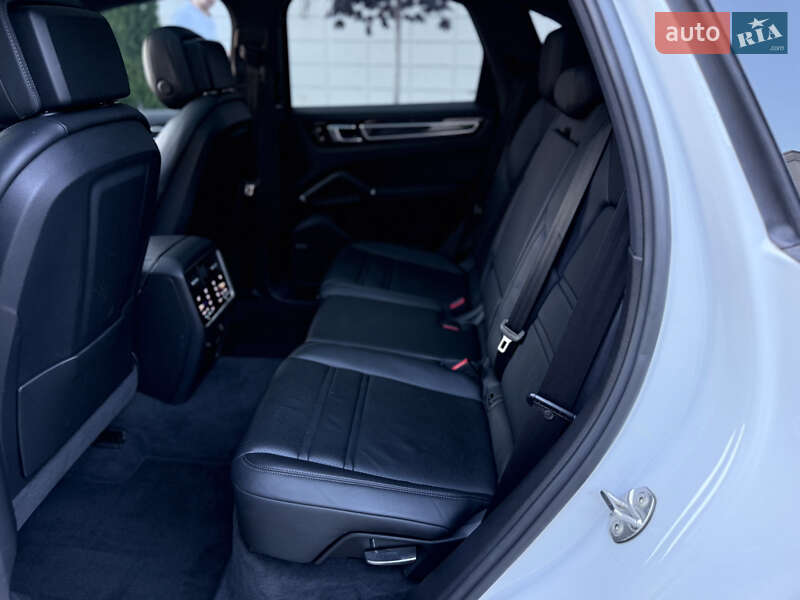 Внедорожник / Кроссовер Porsche Cayenne 2019 в Одессе