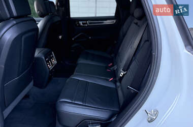 Внедорожник / Кроссовер Porsche Cayenne 2020 в 
