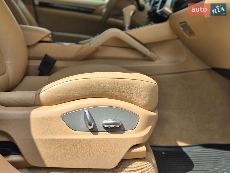 Позашляховик / Кросовер Porsche Cayenne 2013 в Запоріжжі