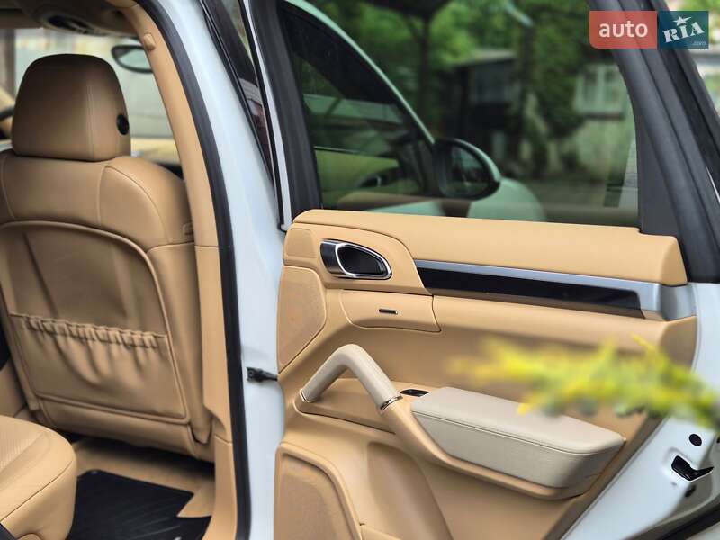 Позашляховик / Кросовер Porsche Cayenne 2013 в Запоріжжі