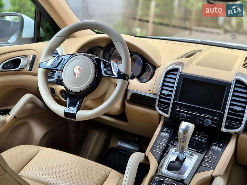 Позашляховик / Кросовер Porsche Cayenne 2013 в Запоріжжі