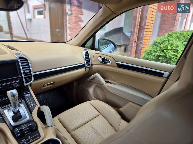 Позашляховик / Кросовер Porsche Cayenne 2013 в Запоріжжі