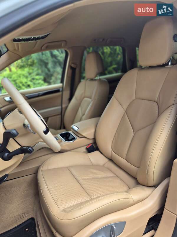 Позашляховик / Кросовер Porsche Cayenne 2013 в Запоріжжі