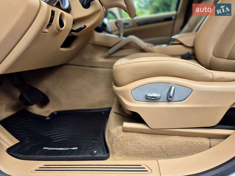 Позашляховик / Кросовер Porsche Cayenne 2013 в Запоріжжі