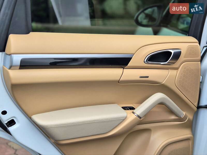 Позашляховик / Кросовер Porsche Cayenne 2013 в Запоріжжі