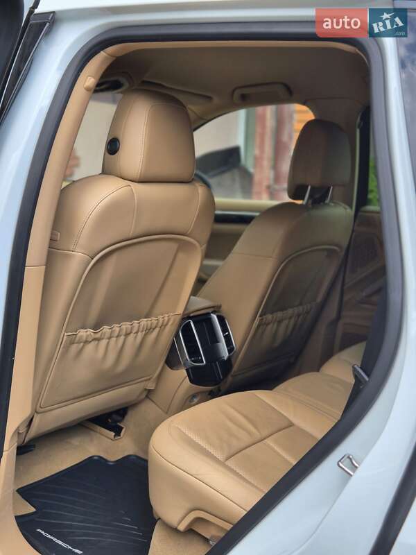 Позашляховик / Кросовер Porsche Cayenne 2013 в Запоріжжі