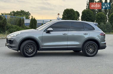 Внедорожник / Кроссовер Porsche Cayenne 2015 в 