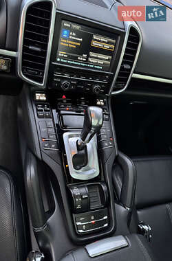 Внедорожник / Кроссовер Porsche Cayenne 2015 в 