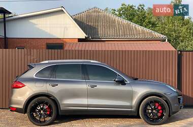 Внедорожник / Кроссовер Porsche Cayenne 2010 в 