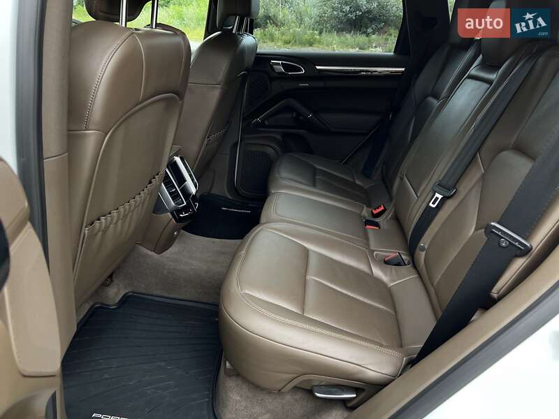Внедорожник / Кроссовер Porsche Cayenne 2013 в Ужгороде