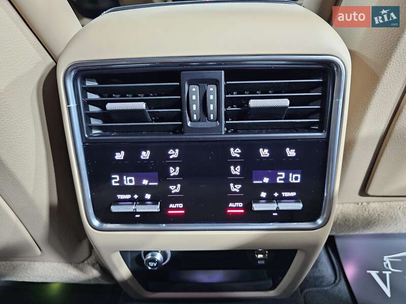 Внедорожник / Кроссовер Porsche Cayenne 2018 в Киеве фото 16 Внедорожник / Кроссовер Porsche Cayenne 2018 в Киеве