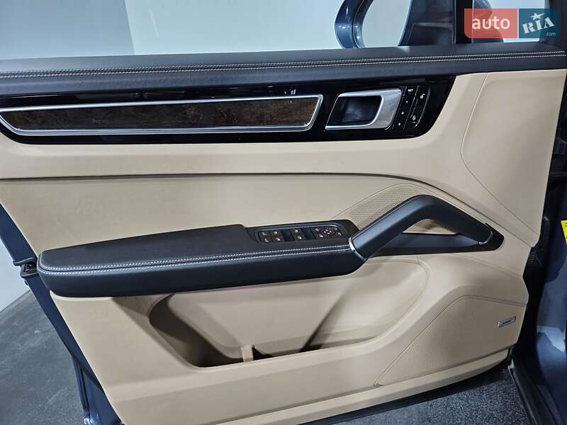 Внедорожник / Кроссовер Porsche Cayenne 2018 в Киеве фото 28 Внедорожник / Кроссовер Porsche Cayenne 2018 в Киеве