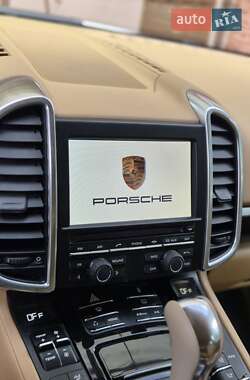 Позашляховик / Кросовер Porsche Cayenne 2013 в 