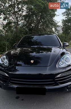 Внедорожник / Кроссовер Porsche Cayenne 2012 в 