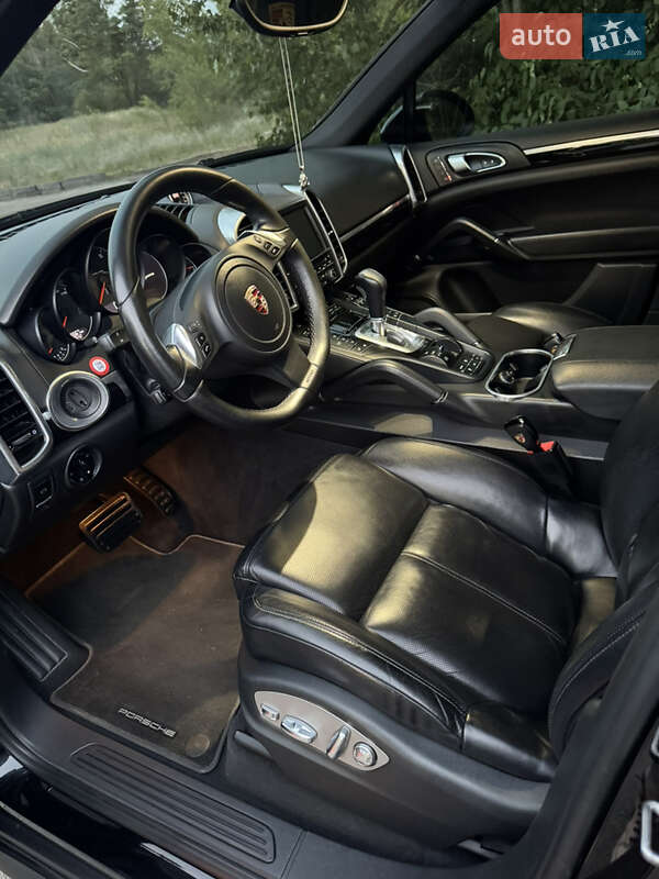 Внедорожник / Кроссовер Porsche Cayenne 2012 в Каменском