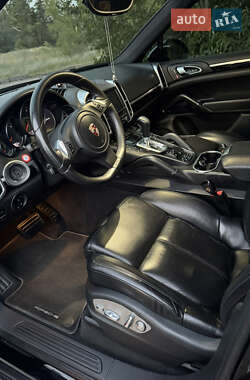 Внедорожник / Кроссовер Porsche Cayenne 2012 в 
