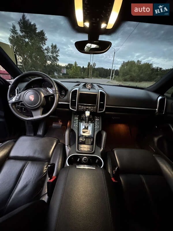 Внедорожник / Кроссовер Porsche Cayenne 2012 в Каменском