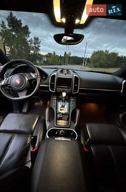 Внедорожник / Кроссовер Porsche Cayenne 2012 в 