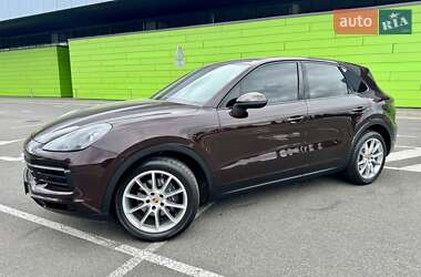 Внедорожник / Кроссовер Porsche Cayenne 2018 в 