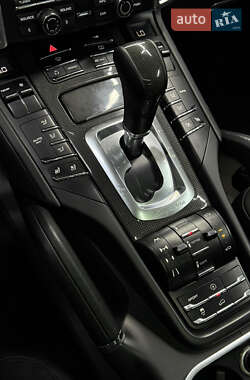 Внедорожник / Кроссовер Porsche Cayenne 2011 в 