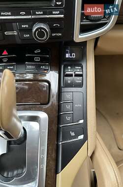 Внедорожник / Кроссовер Porsche Cayenne 2014 в 