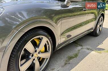 Позашляховик / Кросовер Porsche Cayenne 2022 в 