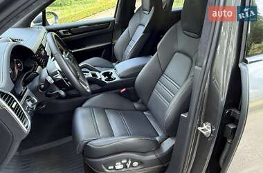 Позашляховик / Кросовер Porsche Cayenne 2022 в 
