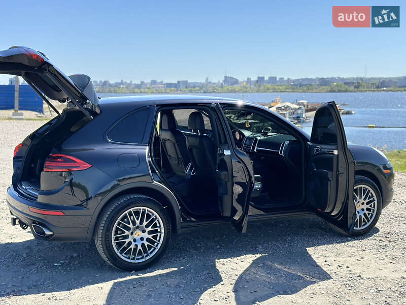 Внедорожник / Кроссовер Porsche Cayenne 2016 в Днепре