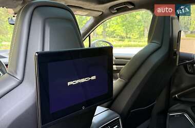 Позашляховик / Кросовер Porsche Cayenne 2022 в 