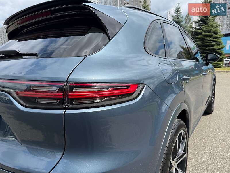 Внедорожник / Кроссовер Porsche Cayenne 2019 в Киеве