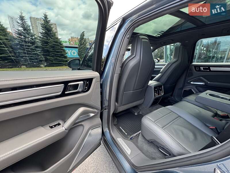 Внедорожник / Кроссовер Porsche Cayenne 2019 в Киеве
