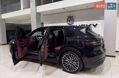 Внедорожник / Кроссовер Porsche Cayenne 2019 в 