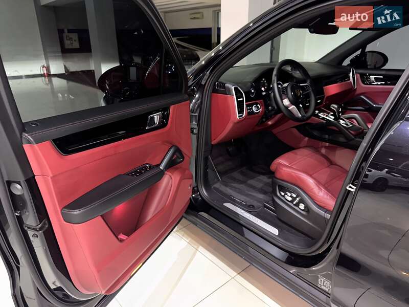 Внедорожник / Кроссовер Porsche Cayenne 2019 в Одессе