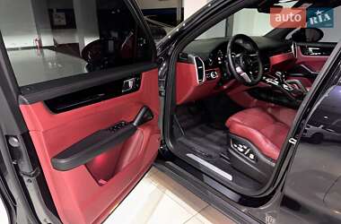 Внедорожник / Кроссовер Porsche Cayenne 2019 в 