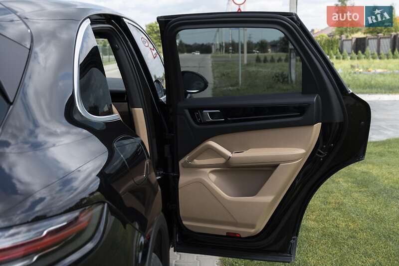 Внедорожник / Кроссовер Porsche Cayenne 2018 в Ровно