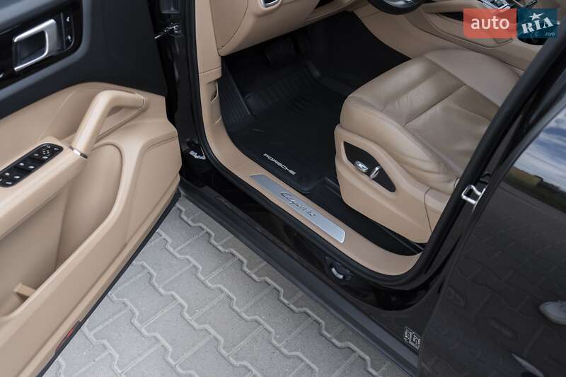 Внедорожник / Кроссовер Porsche Cayenne 2018 в Ровно