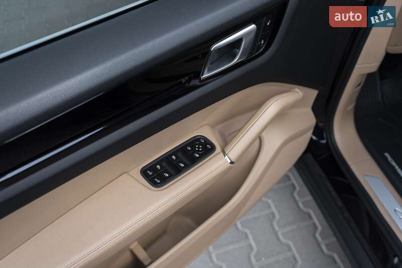 Внедорожник / Кроссовер Porsche Cayenne 2018 в Ровно