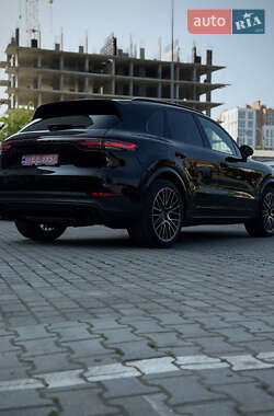 Позашляховик / Кросовер Porsche Cayenne 2022 в 