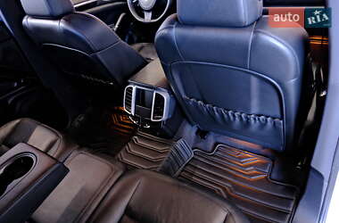 Внедорожник / Кроссовер Porsche Cayenne 2011 в 