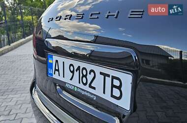 Внедорожник / Кроссовер Porsche Cayenne 2011 в 