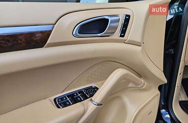 Внедорожник / Кроссовер Porsche Cayenne 2011 в 