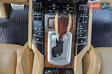 Внедорожник / Кроссовер Porsche Cayenne 2011 в 