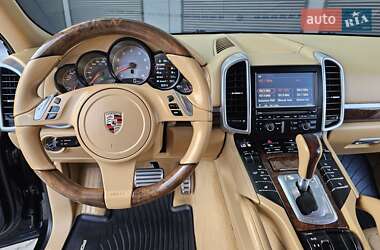 Внедорожник / Кроссовер Porsche Cayenne 2011 в 