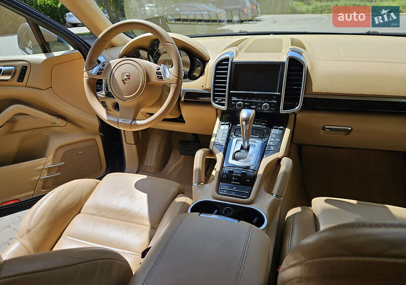 Позашляховик / Кросовер Porsche Cayenne 2011 в Чернівцях