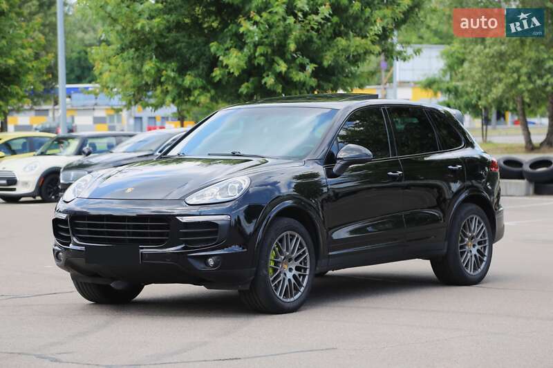 Внедорожник / Кроссовер Porsche Cayenne 2016 в Киеве