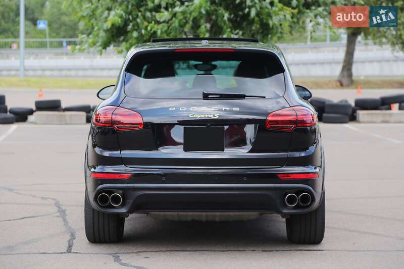 Внедорожник / Кроссовер Porsche Cayenne 2016 в Киеве