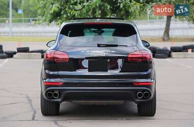 Внедорожник / Кроссовер Porsche Cayenne 2016 в 